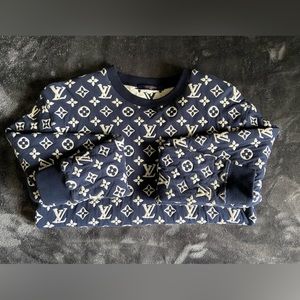 Louis Vuitton monogram Men’s crewneck sweatshirt. Size small.
